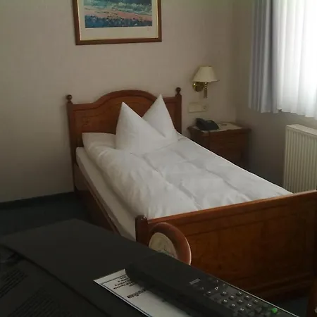 Ascania 4*