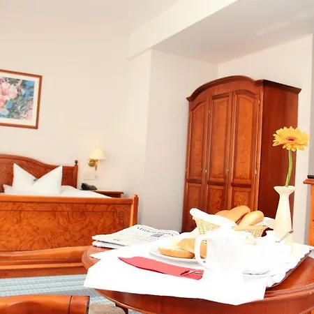 Ascania 4*